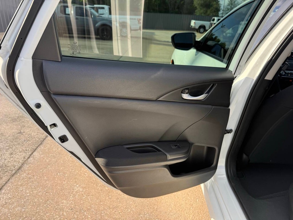 Honda Civic Vehicle Full-screen Gallery Image 14