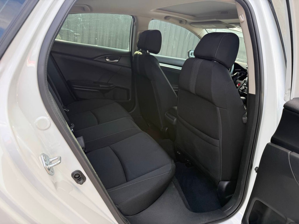 Honda Civic Vehicle Full-screen Gallery Image 15