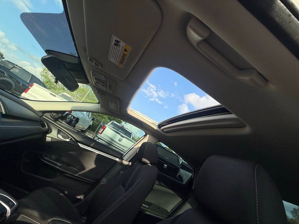 Honda Civic Vehicle Full-screen Gallery Image 31