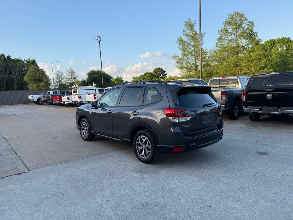 Subaru Forester Vehicle Full-screen Gallery Image 04