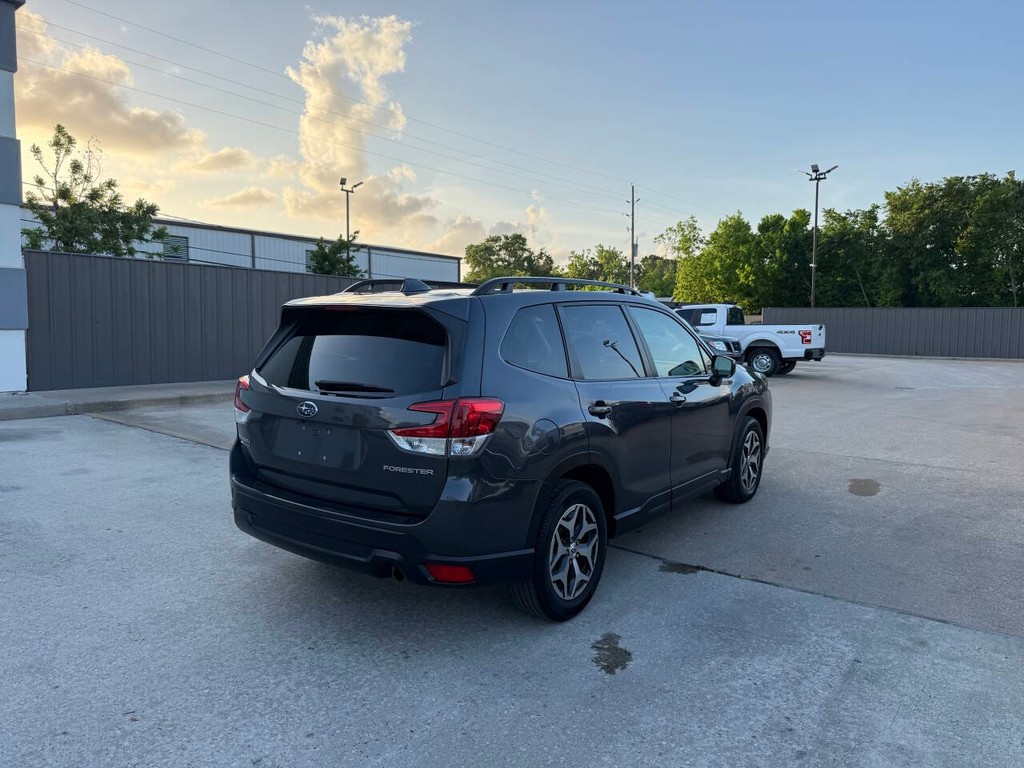 Subaru Forester Vehicle Full-screen Gallery Image 05