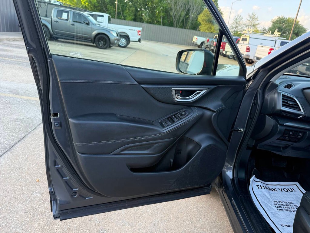 Subaru Forester Vehicle Full-screen Gallery Image 08