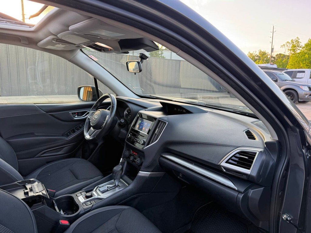 Subaru Forester Vehicle Full-screen Gallery Image 09