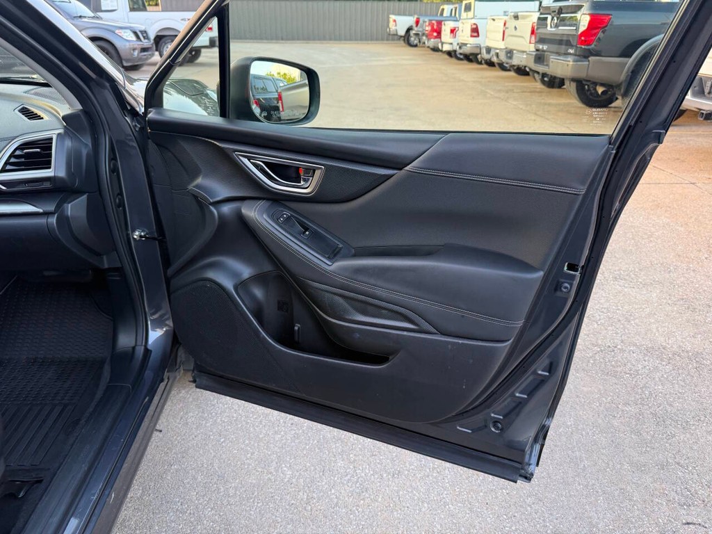 Subaru Forester Vehicle Full-screen Gallery Image 11