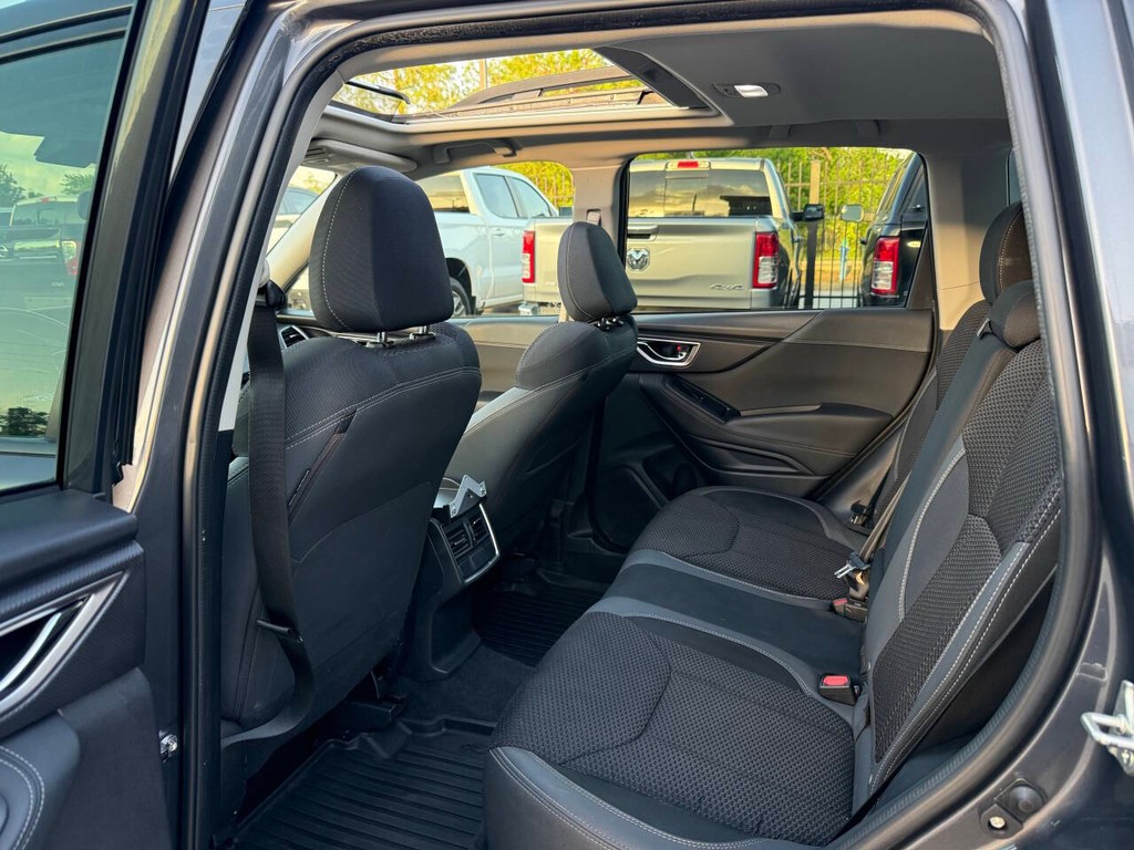 Subaru Forester Vehicle Full-screen Gallery Image 12