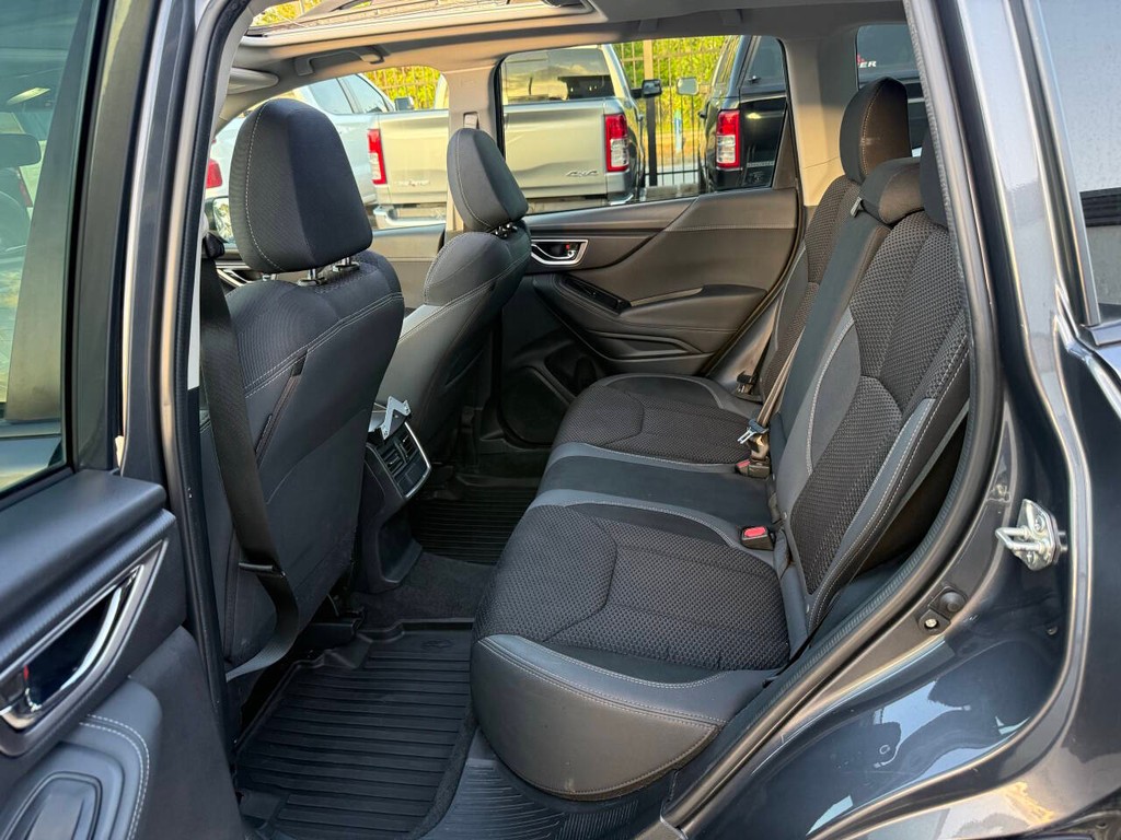 Subaru Forester Vehicle Full-screen Gallery Image 13