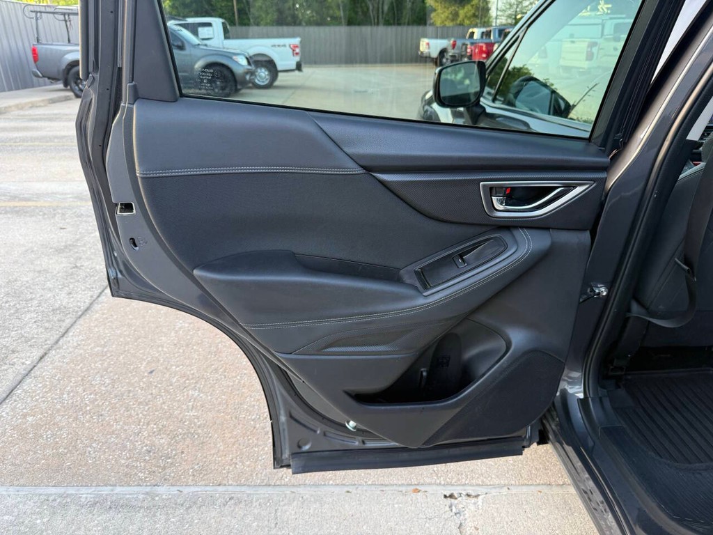 Subaru Forester Vehicle Full-screen Gallery Image 14