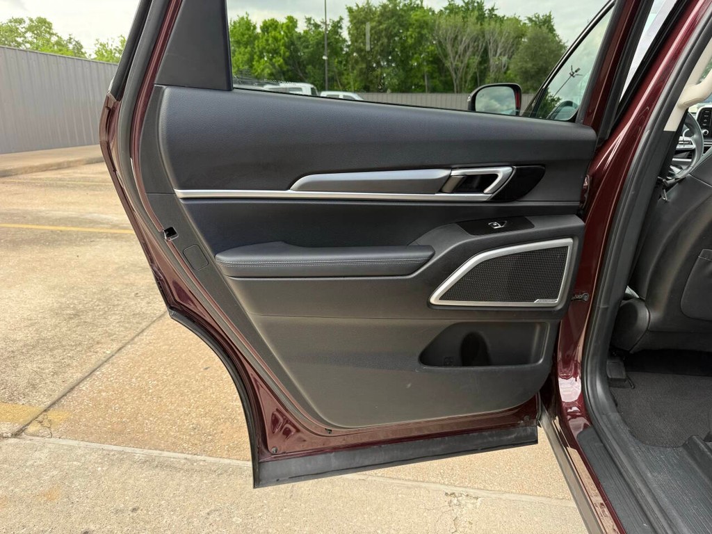 Kia Telluride Vehicle Full-screen Gallery Image 15