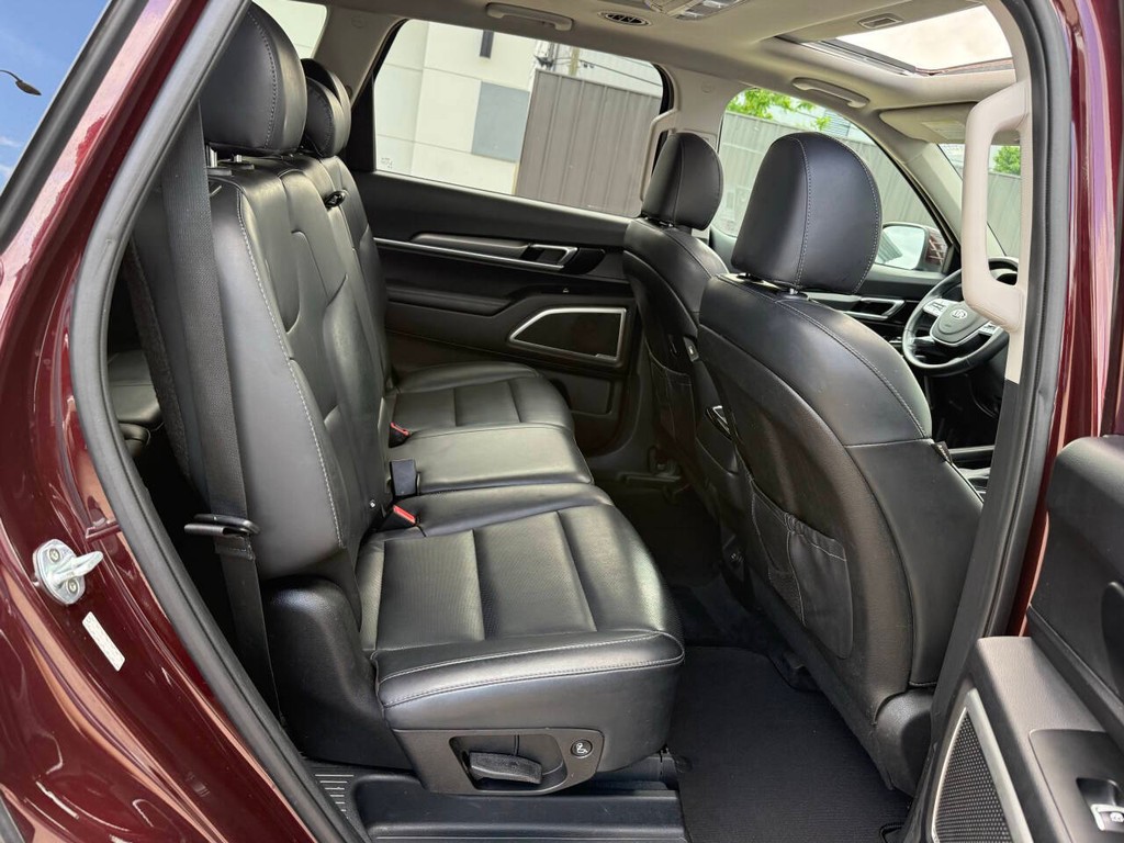 Kia Telluride Vehicle Full-screen Gallery Image 16