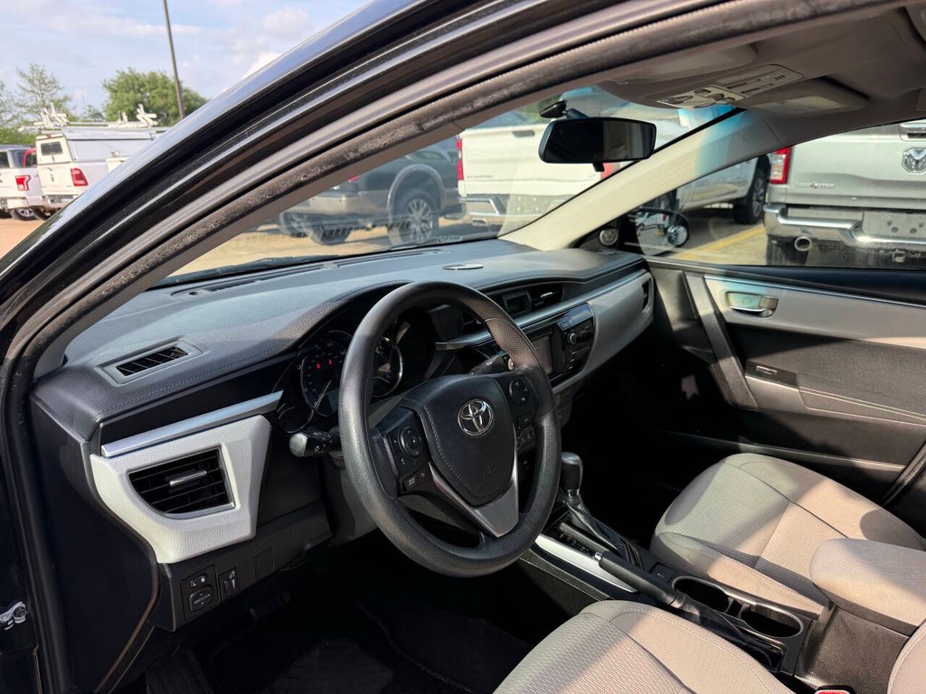 Toyota Corolla Vehicle Full-screen Gallery Image 06