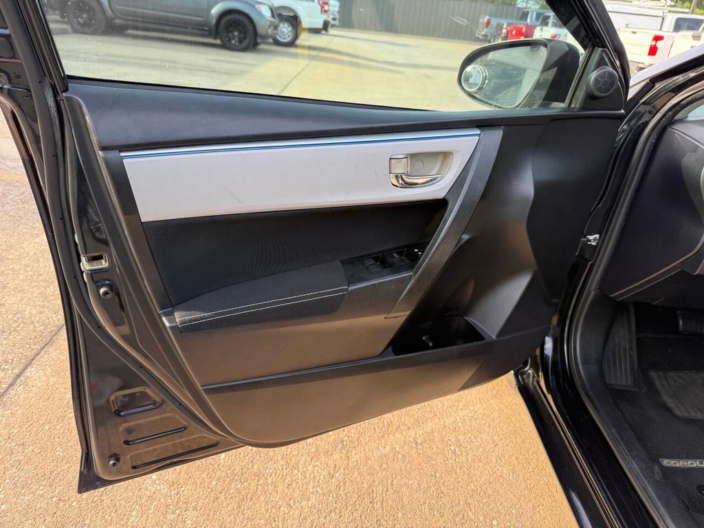 Toyota Corolla Vehicle Full-screen Gallery Image 08