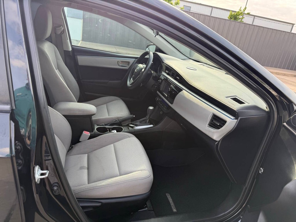 Toyota Corolla Vehicle Full-screen Gallery Image 10