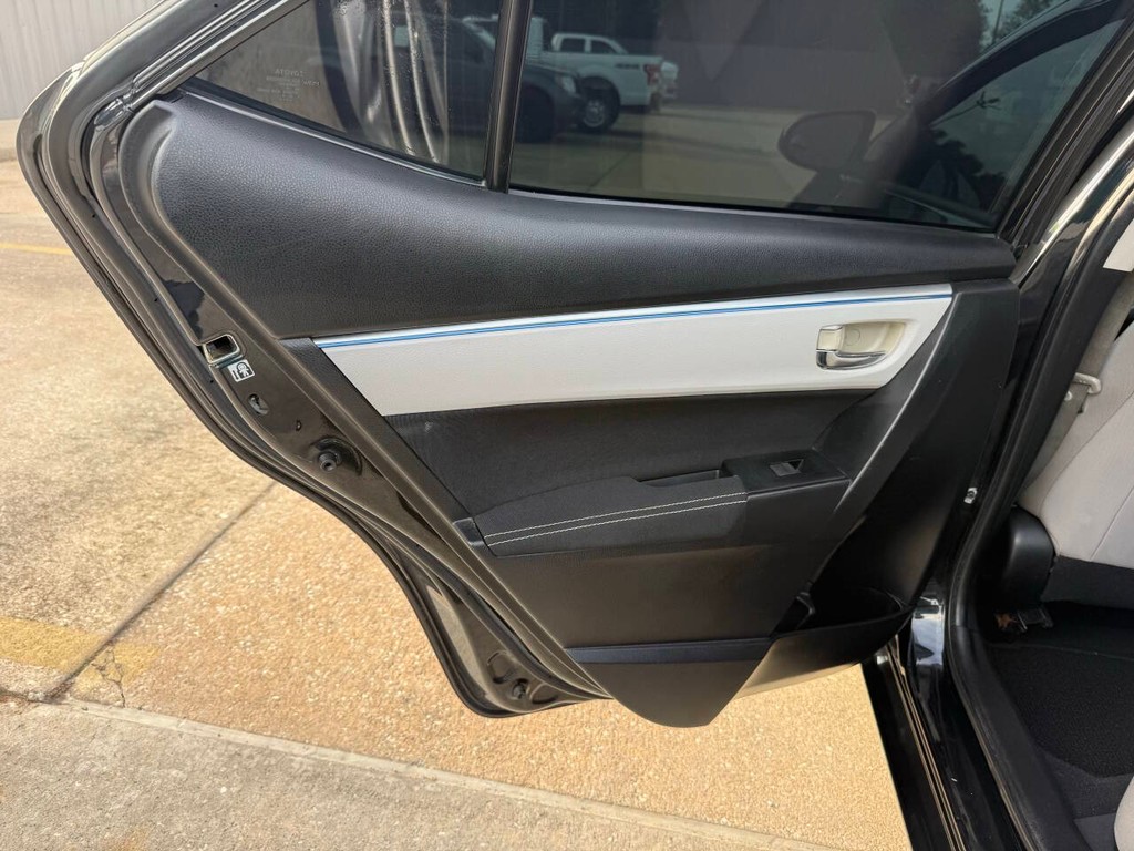 Toyota Corolla Vehicle Full-screen Gallery Image 14