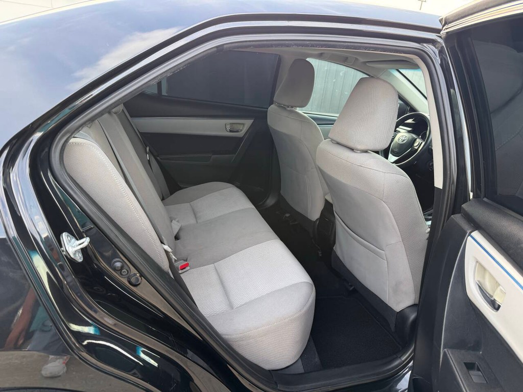 Toyota Corolla Vehicle Full-screen Gallery Image 15