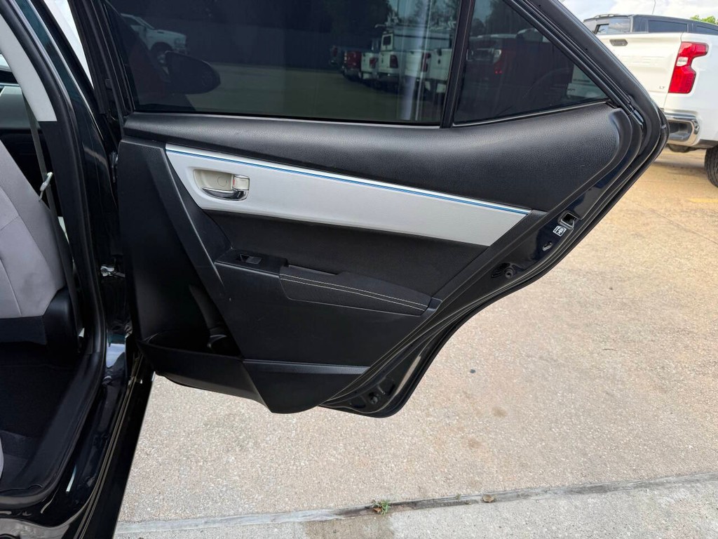 Toyota Corolla Vehicle Full-screen Gallery Image 16