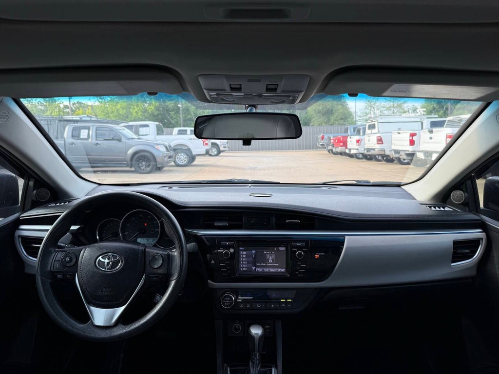 Toyota Corolla Vehicle Full-screen Gallery Image 17