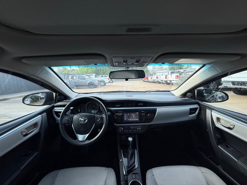 Toyota Corolla Vehicle Full-screen Gallery Image 18