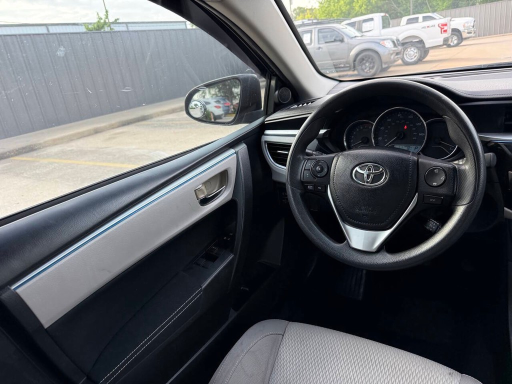 Toyota Corolla Vehicle Full-screen Gallery Image 19
