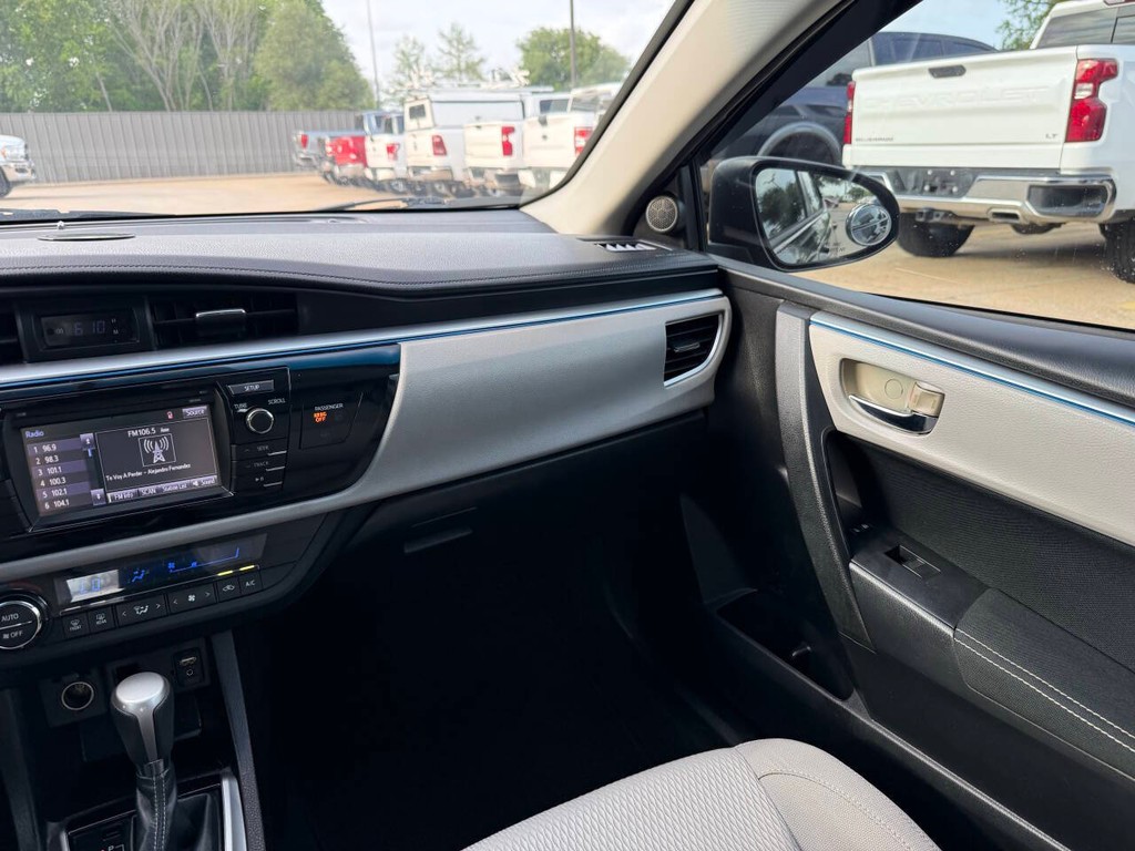 Toyota Corolla Vehicle Full-screen Gallery Image 20