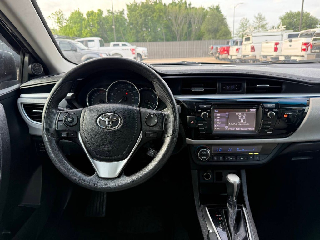 Toyota Corolla Vehicle Full-screen Gallery Image 21