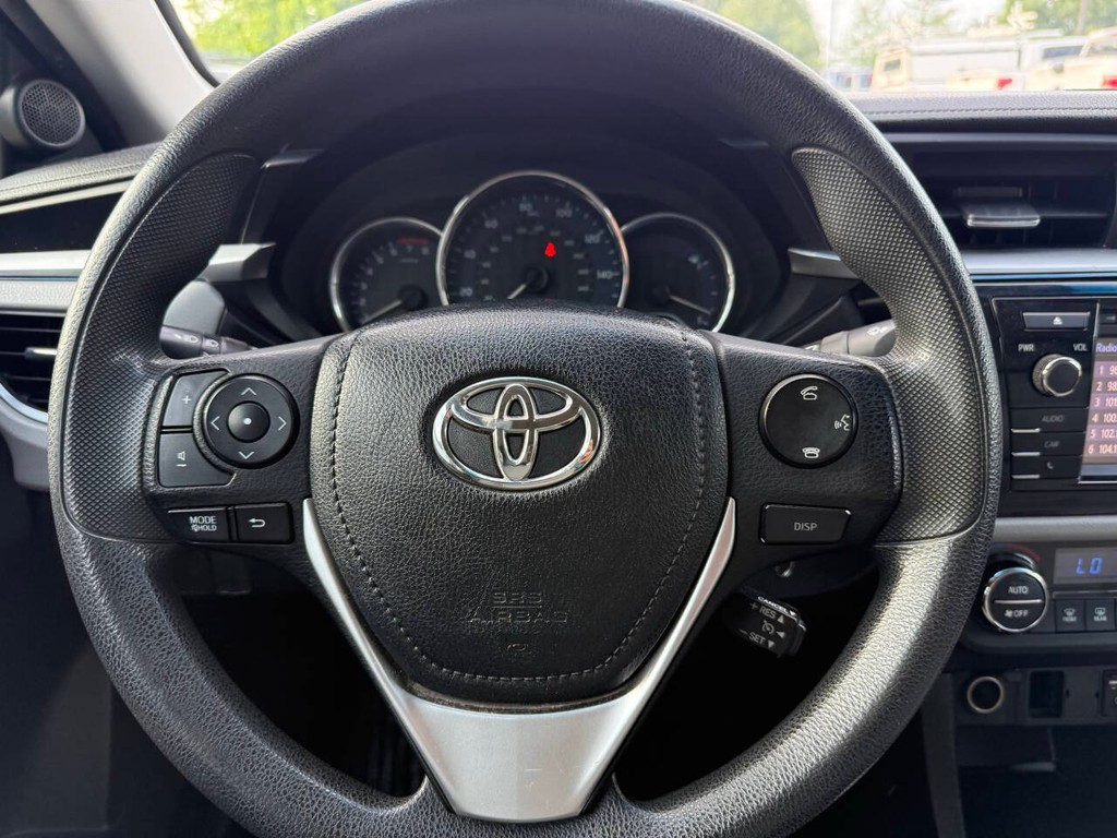 Toyota Corolla Vehicle Full-screen Gallery Image 23