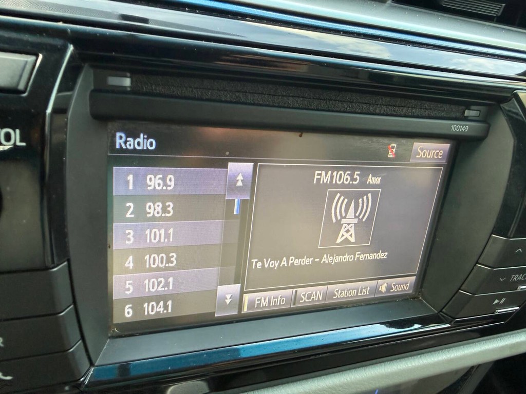 Toyota Corolla Vehicle Full-screen Gallery Image 25