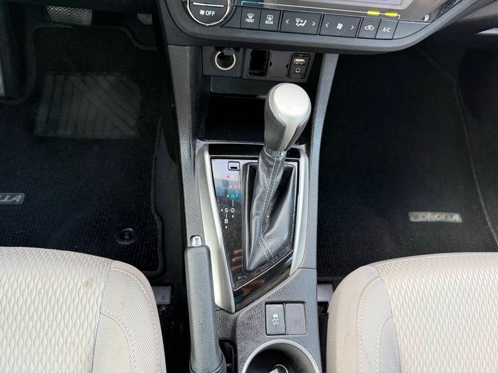 Toyota Corolla Vehicle Full-screen Gallery Image 29