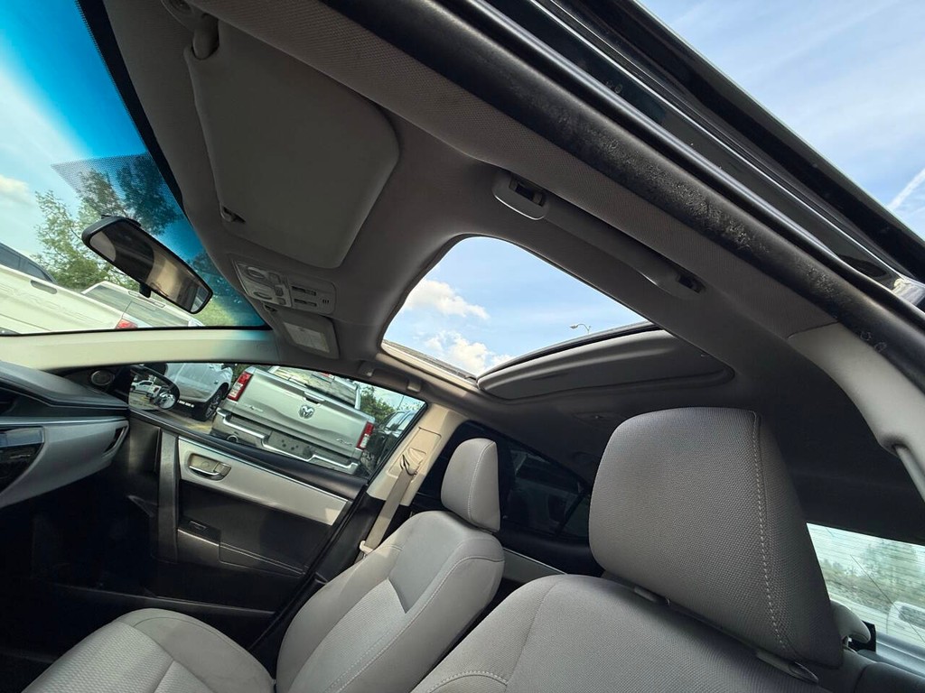 Toyota Corolla Vehicle Full-screen Gallery Image 31