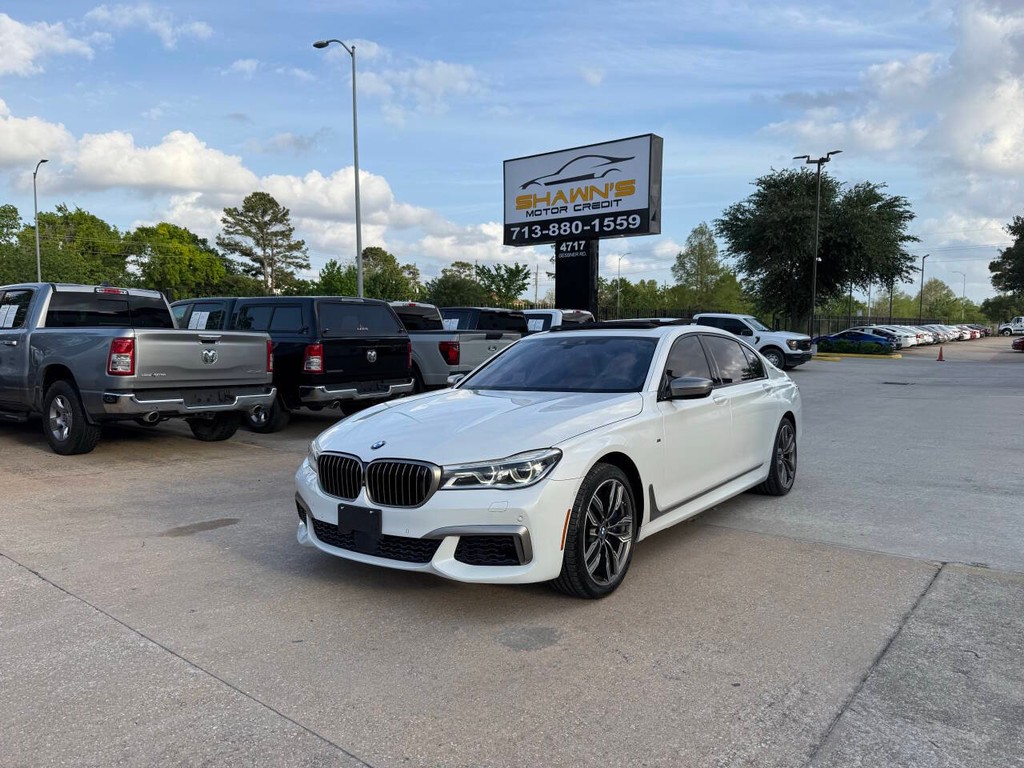 BMW 7 Series Vehicle Full-screen Gallery Image 03