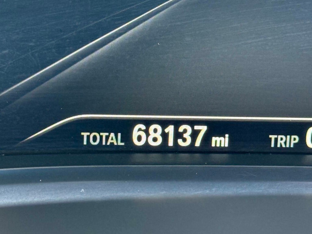 BMW 7 Series Vehicle Full-screen Gallery Image 47