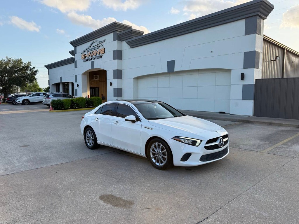 Mercedes-Benz A-Class Vehicle Full-screen Gallery Image 02