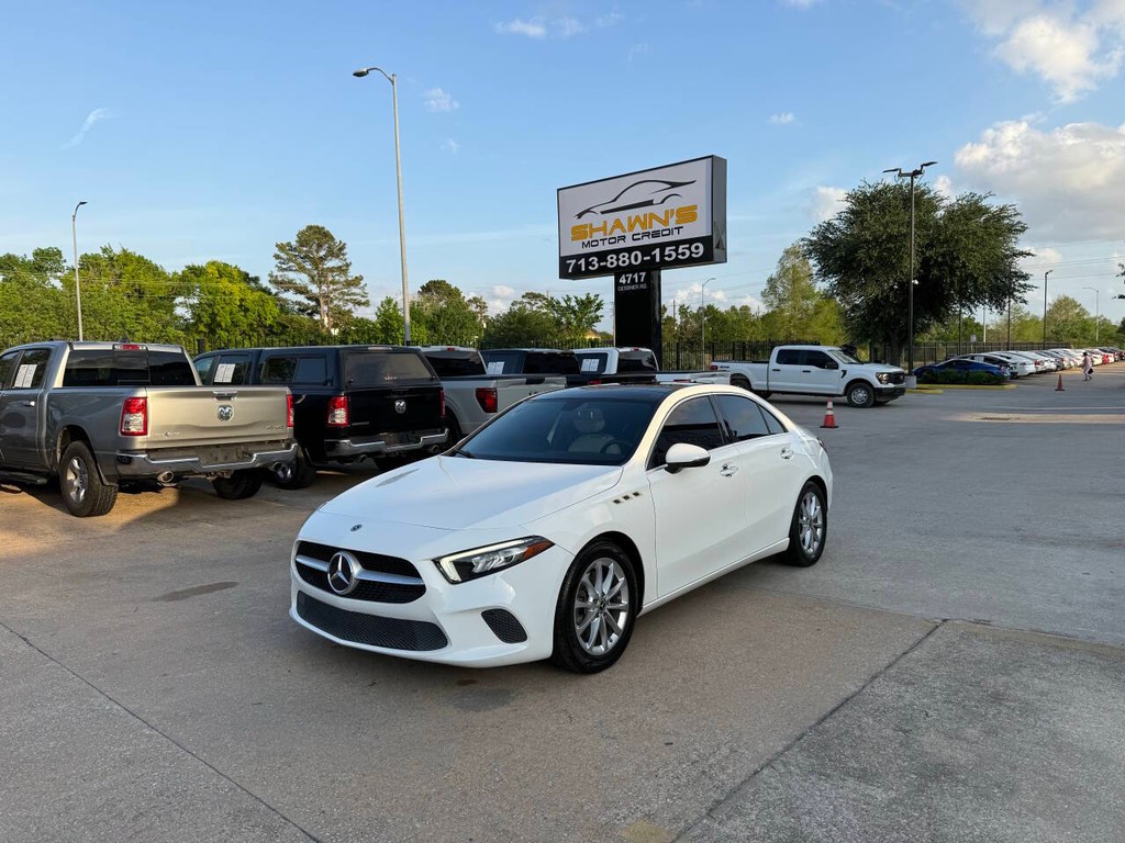 Mercedes-Benz A-Class Vehicle Full-screen Gallery Image 03