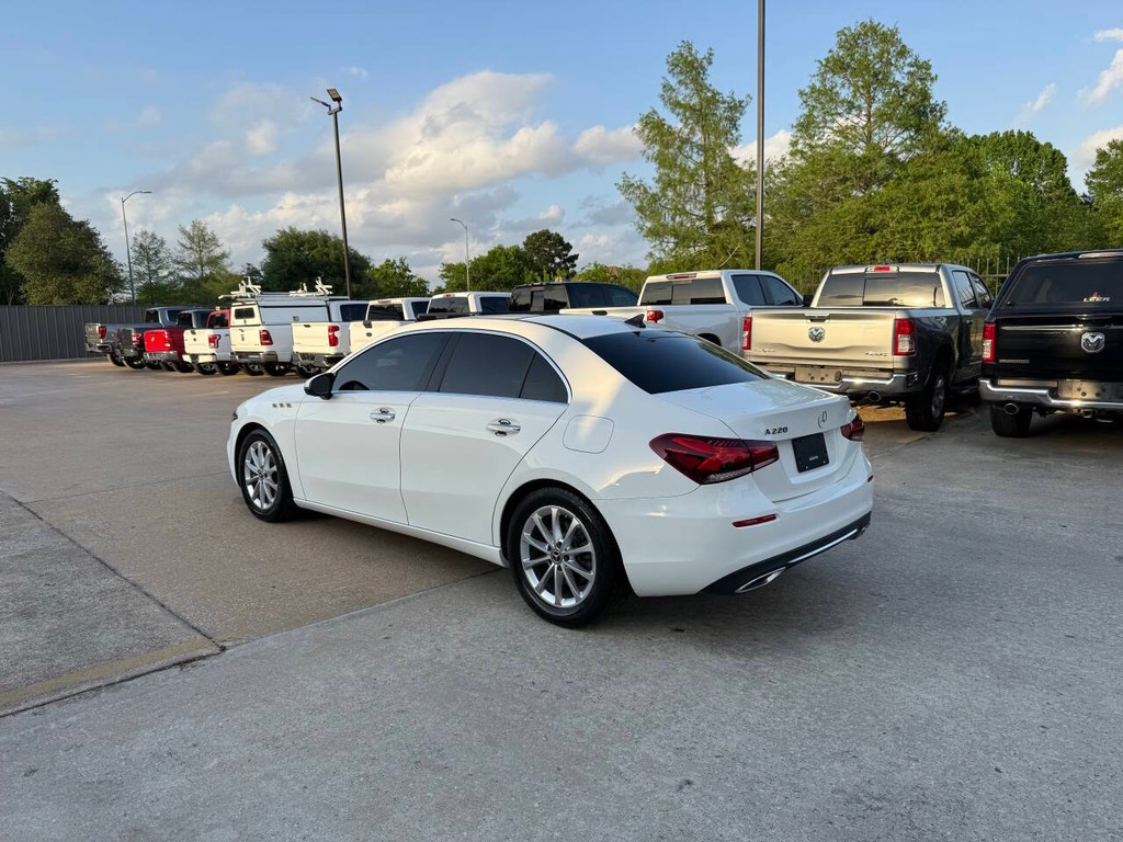 Mercedes-Benz A-Class Vehicle Full-screen Gallery Image 04