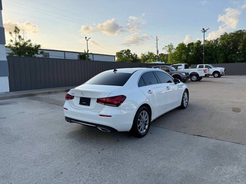 Mercedes-Benz A-Class Vehicle Full-screen Gallery Image 05