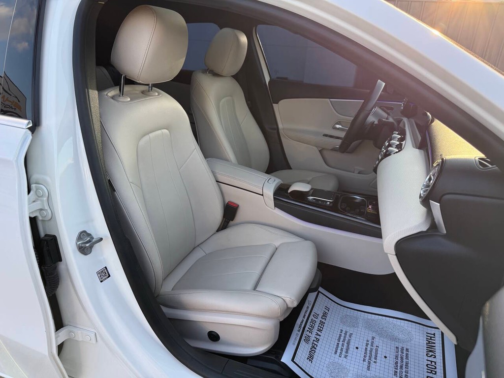 Mercedes-Benz A-Class Vehicle Full-screen Gallery Image 10