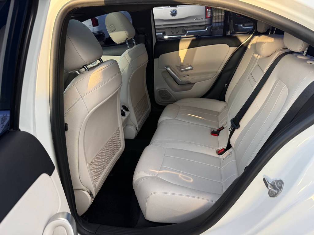 Mercedes-Benz A-Class Vehicle Full-screen Gallery Image 13