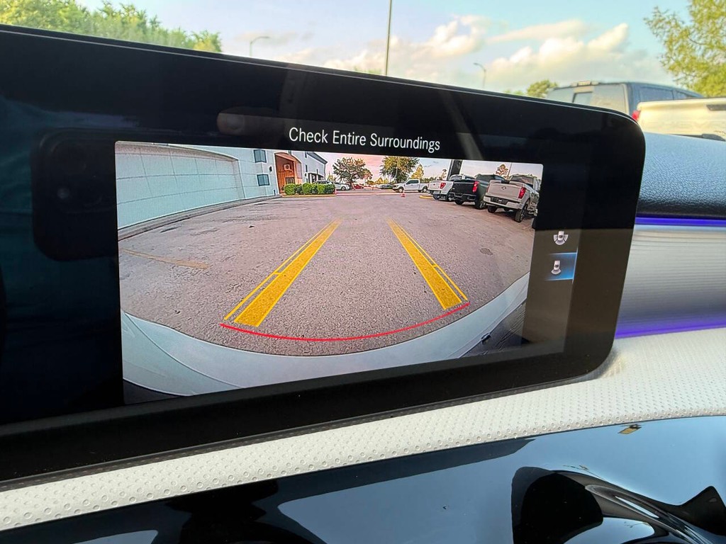 Mercedes-Benz A-Class Vehicle Full-screen Gallery Image 26