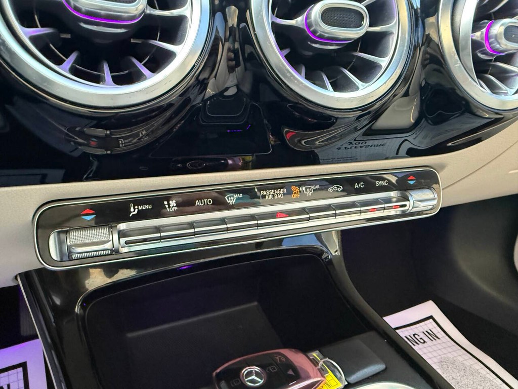 Mercedes-Benz A-Class Vehicle Full-screen Gallery Image 28