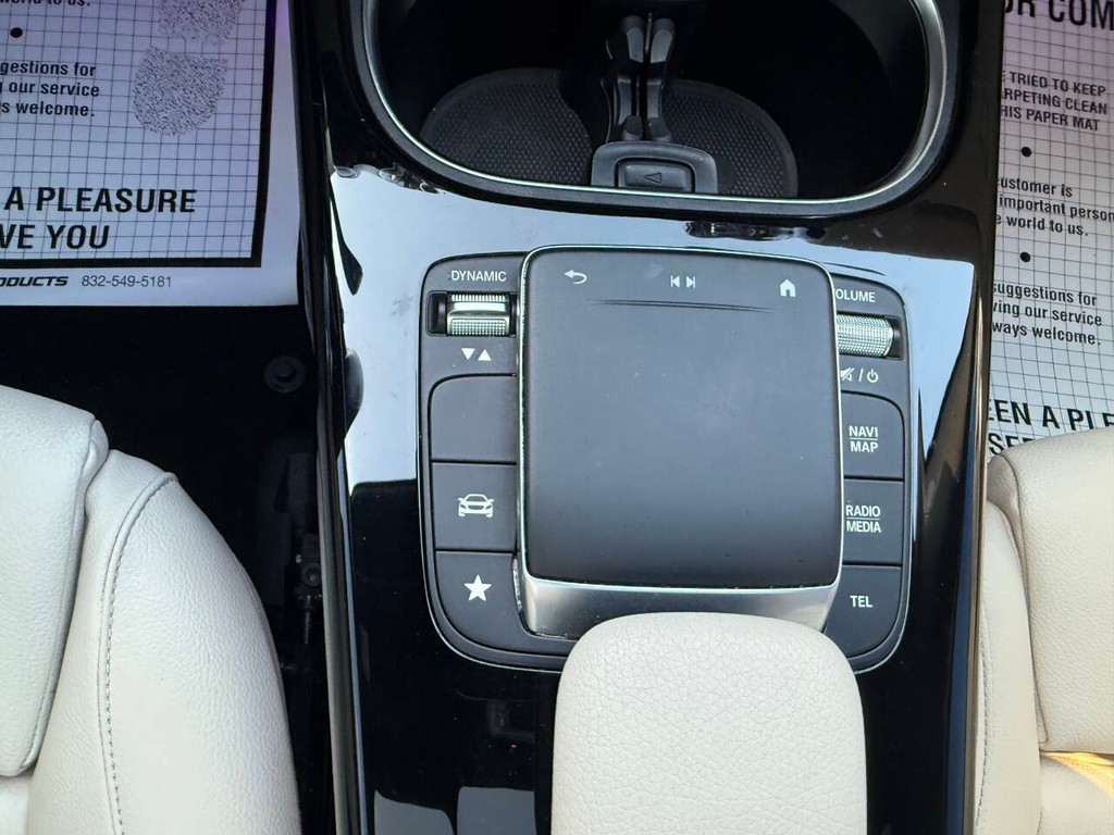 Mercedes-Benz A-Class Vehicle Full-screen Gallery Image 31