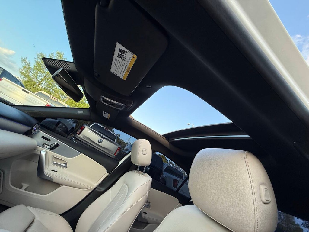 Mercedes-Benz A-Class Vehicle Full-screen Gallery Image 34