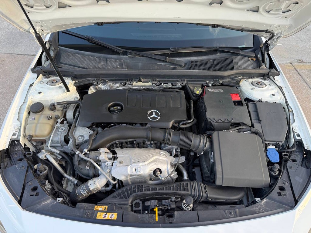 Mercedes-Benz A-Class Vehicle Full-screen Gallery Image 38