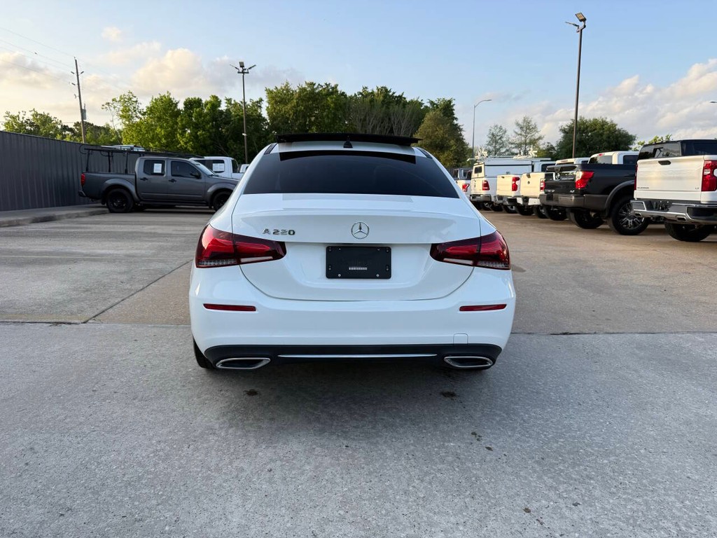 Mercedes-Benz A-Class Vehicle Full-screen Gallery Image 41