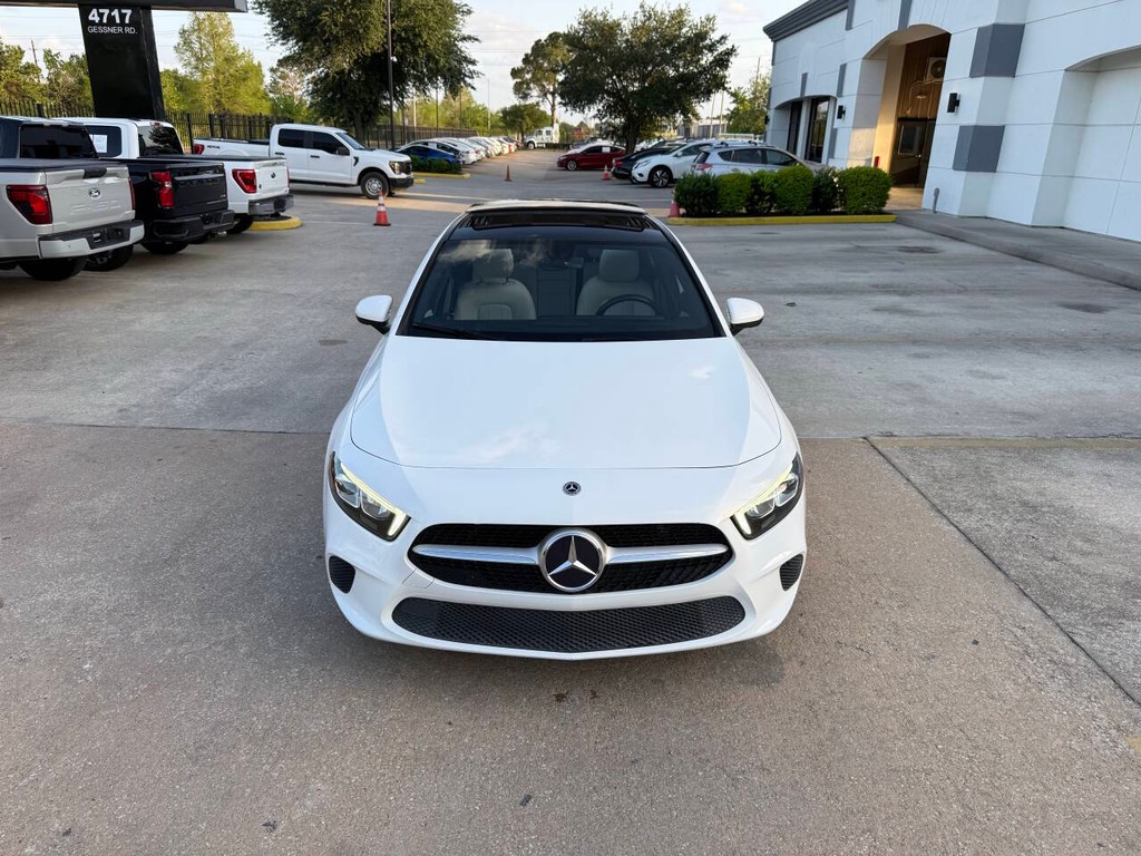 Mercedes-Benz A-Class Vehicle Full-screen Gallery Image 42