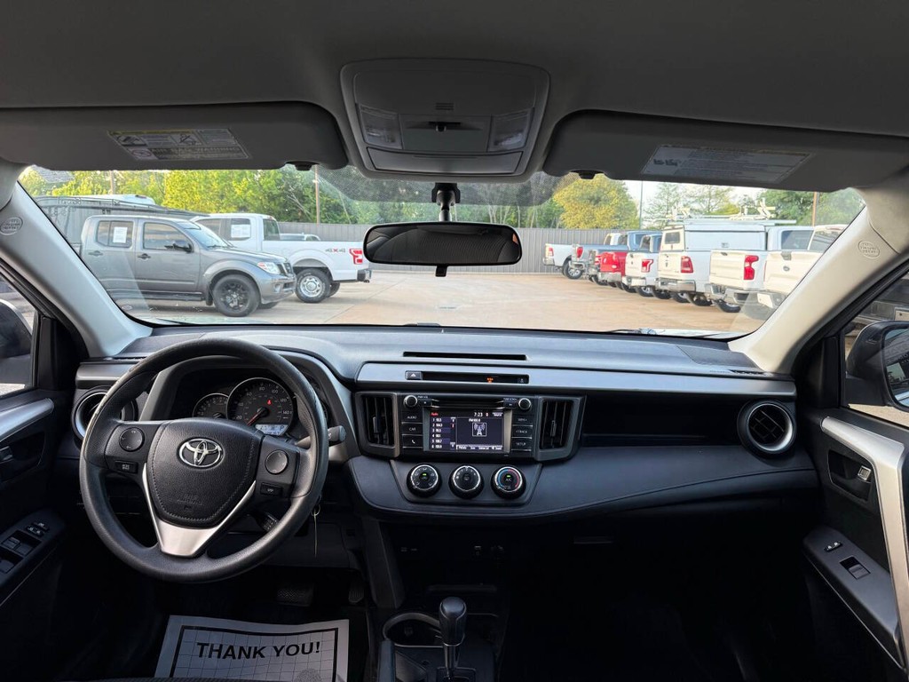 Toyota RAV4 Vehicle Full-screen Gallery Image 17