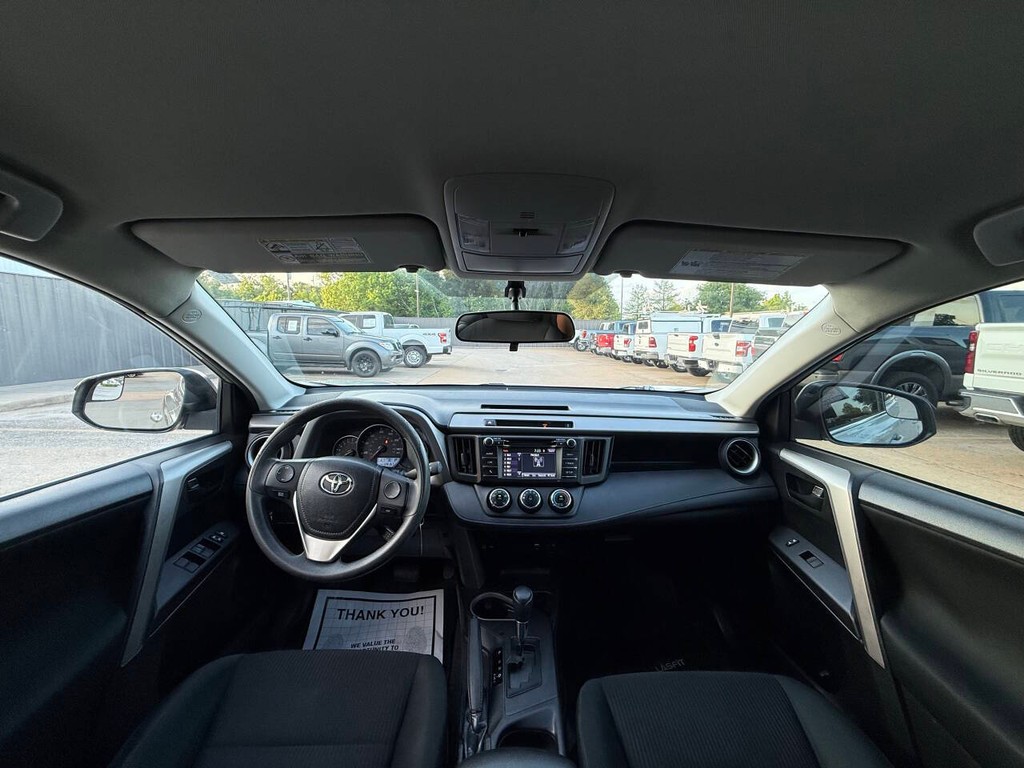 Toyota RAV4 Vehicle Full-screen Gallery Image 18