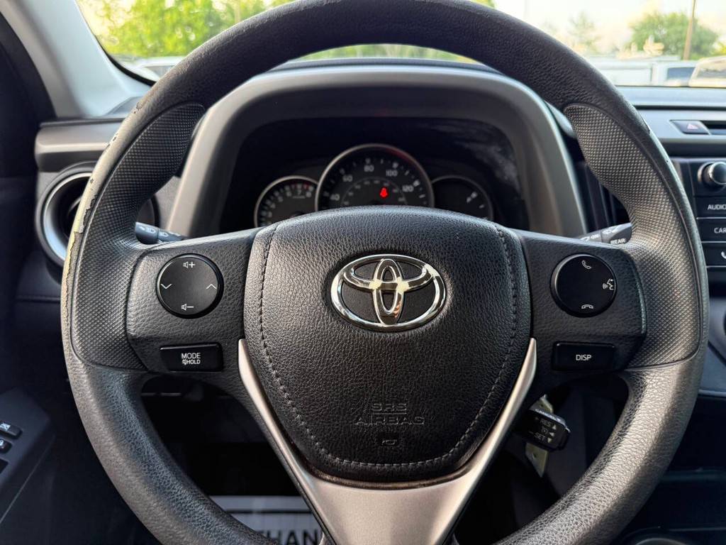 Toyota RAV4 Vehicle Full-screen Gallery Image 23
