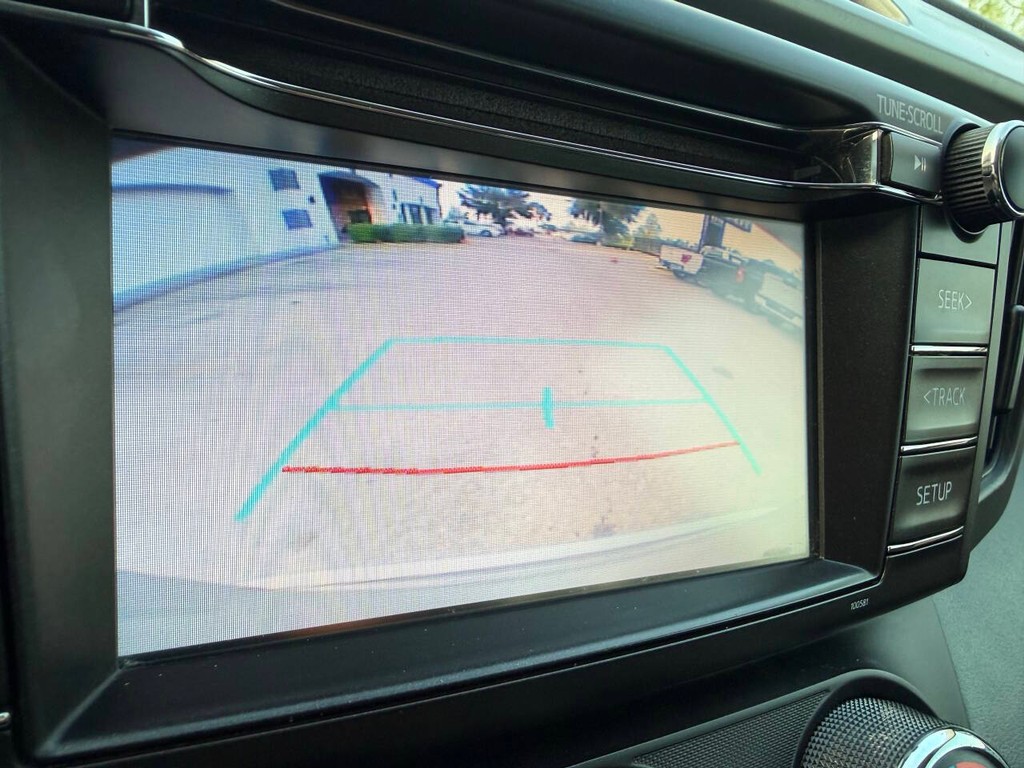 Toyota RAV4 Vehicle Full-screen Gallery Image 26