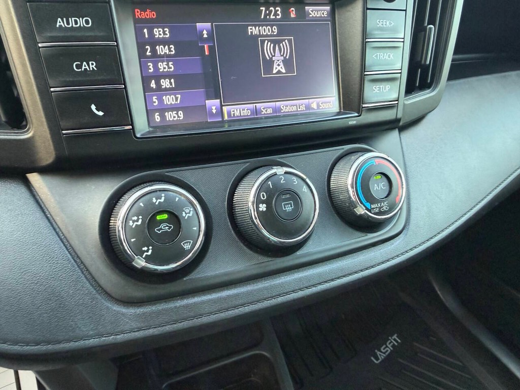 Toyota RAV4 Vehicle Full-screen Gallery Image 27