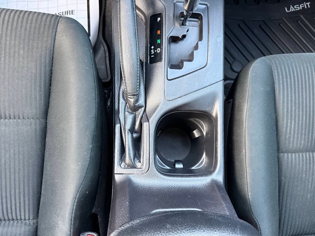 Toyota RAV4 Vehicle Full-screen Gallery Image 29