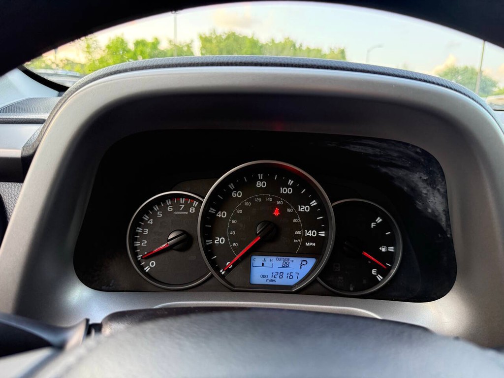 Toyota RAV4 Vehicle Full-screen Gallery Image 31